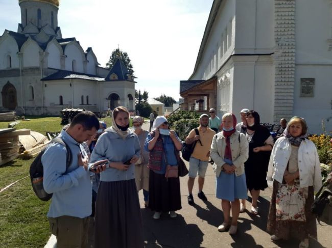 Участники проекта «Московское долголетие» из Ново-Переделкина посетили монастырь в Звенигороде
