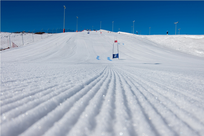горнолыжный спуск новопеределкино. горнолыжный склон новопеределкино. горнолыжный комплекс «ново-переделкино». горнолыжно-спортивный комплекс “ново-переделкино”. горнолыжный склон ново-переделкино, москва.